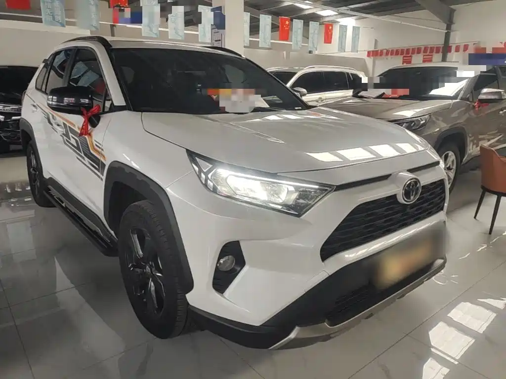 Toyota RAV4 — фото 4