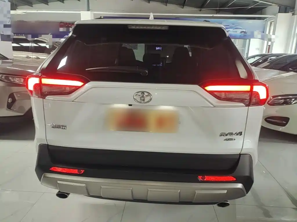 Toyota RAV4 — фото 6