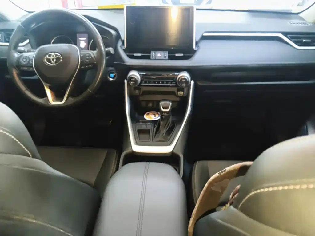 Toyota Wildlander — фото 10
