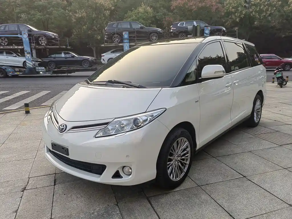 Toyota Previa — фото 2