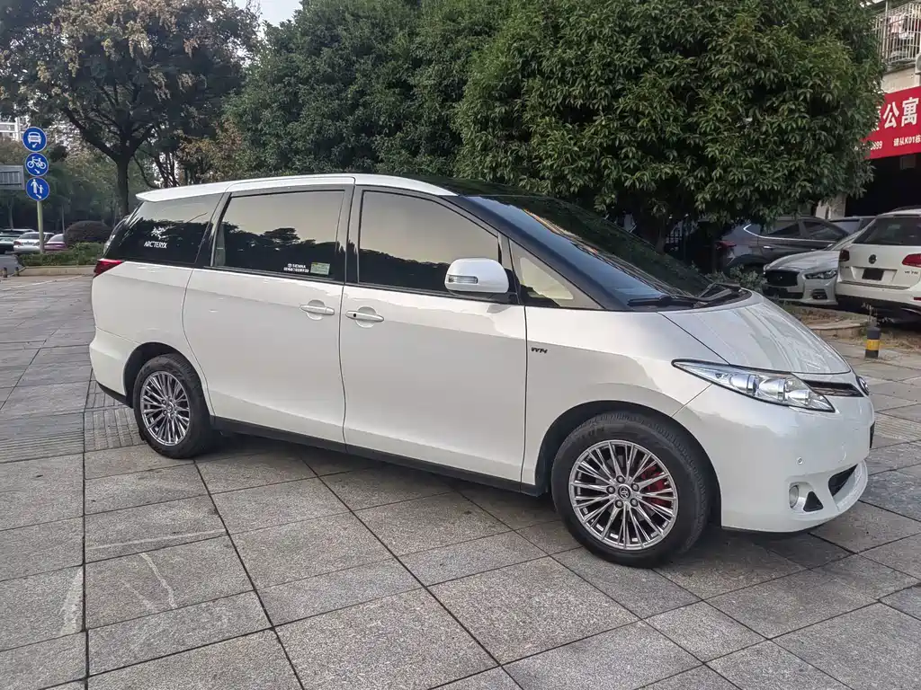 Toyota Previa — фото 4
