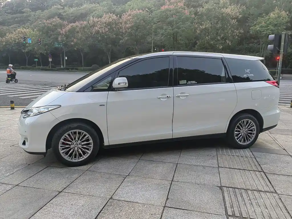 Toyota Previa — фото 5