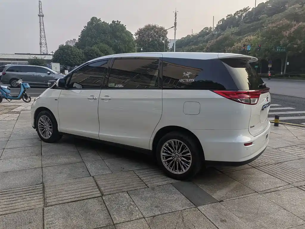 Toyota Previa — фото 6