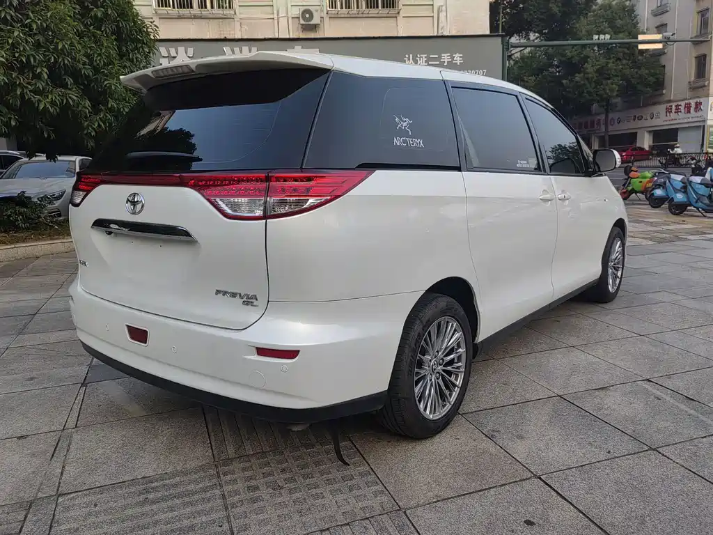 Toyota Previa — фото 7