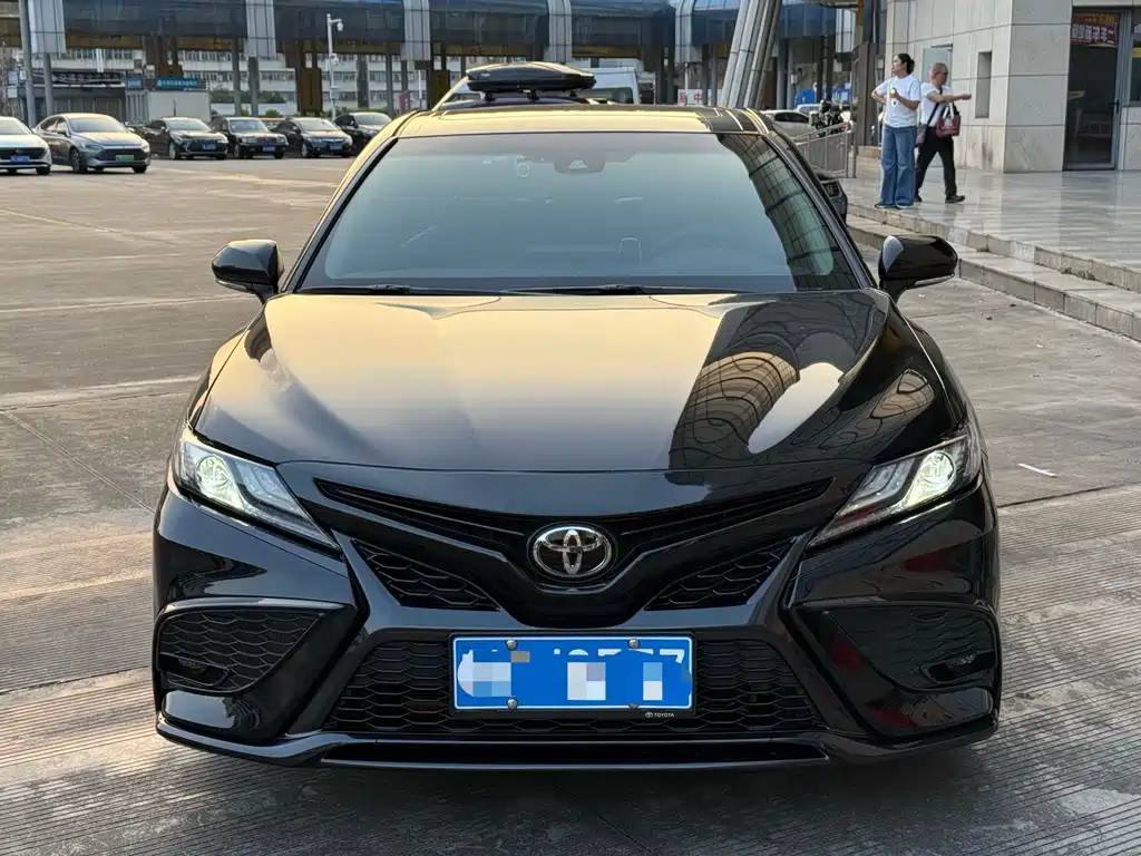 Toyota Camry — фото 3