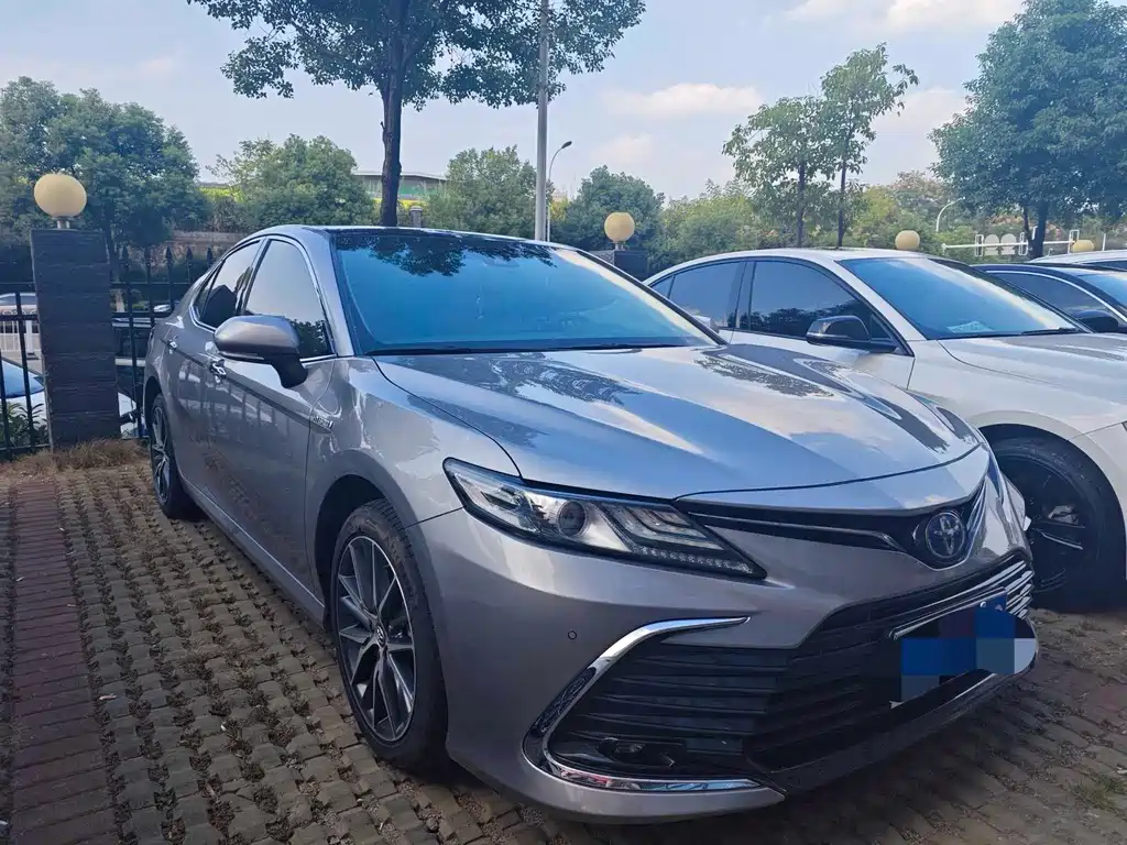 Toyota Camry — фото 3