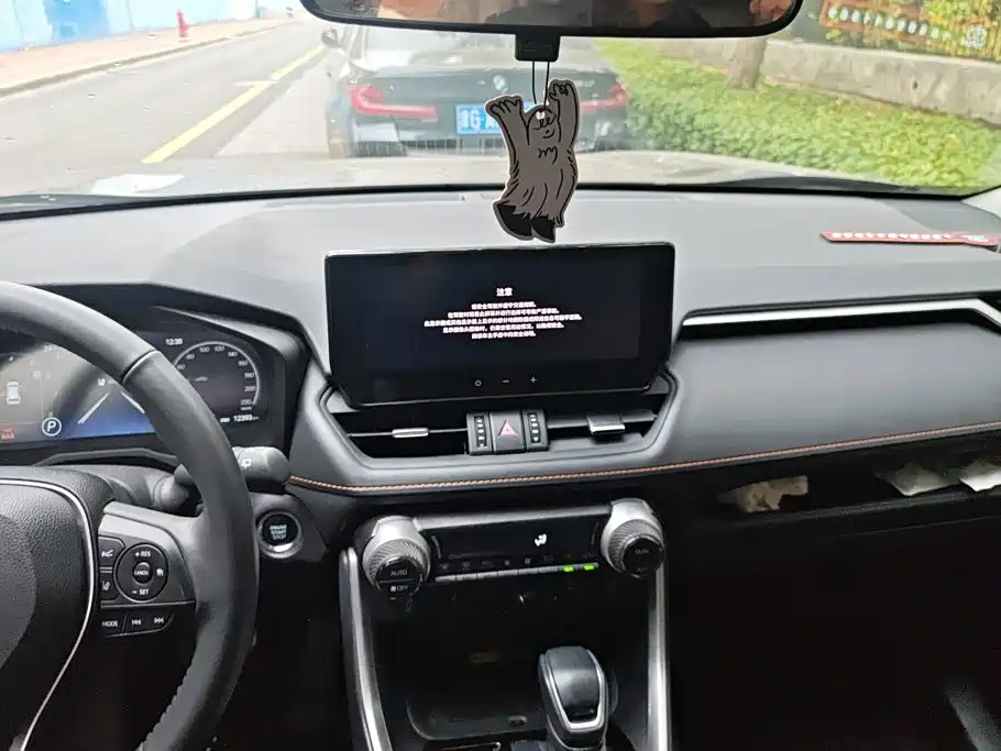 Toyota RAV4 — фото 13