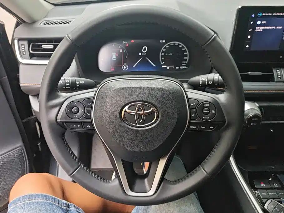 Toyota RAV4 — фото 15