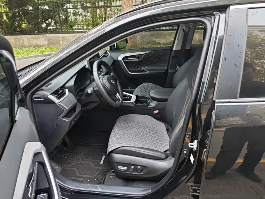 Toyota RAV4 — фото 9