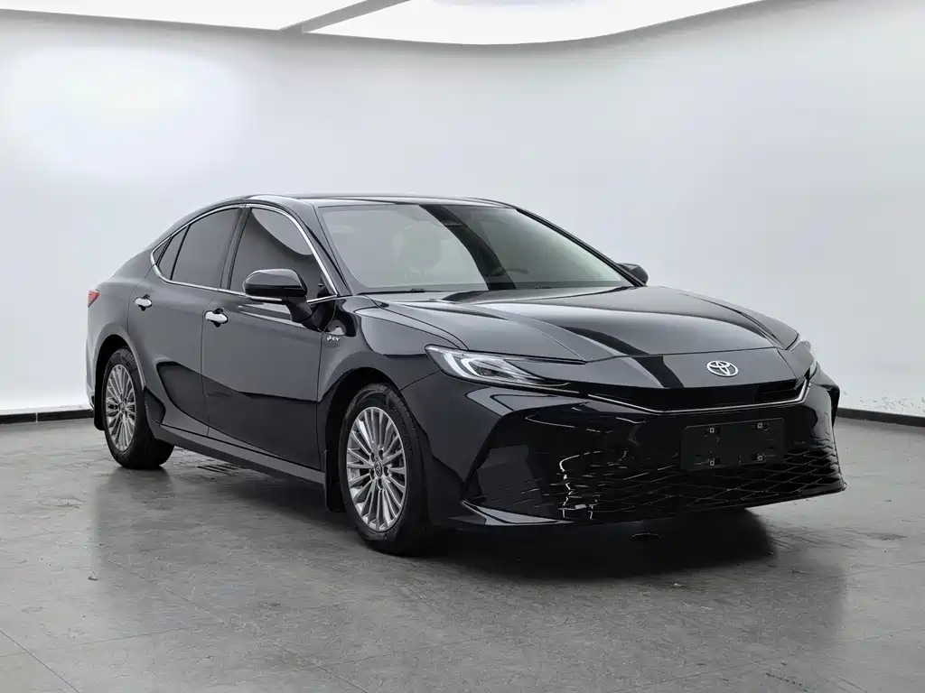 Toyota Camry — фото 3