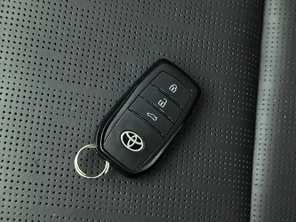 Toyota Camry — фото 30