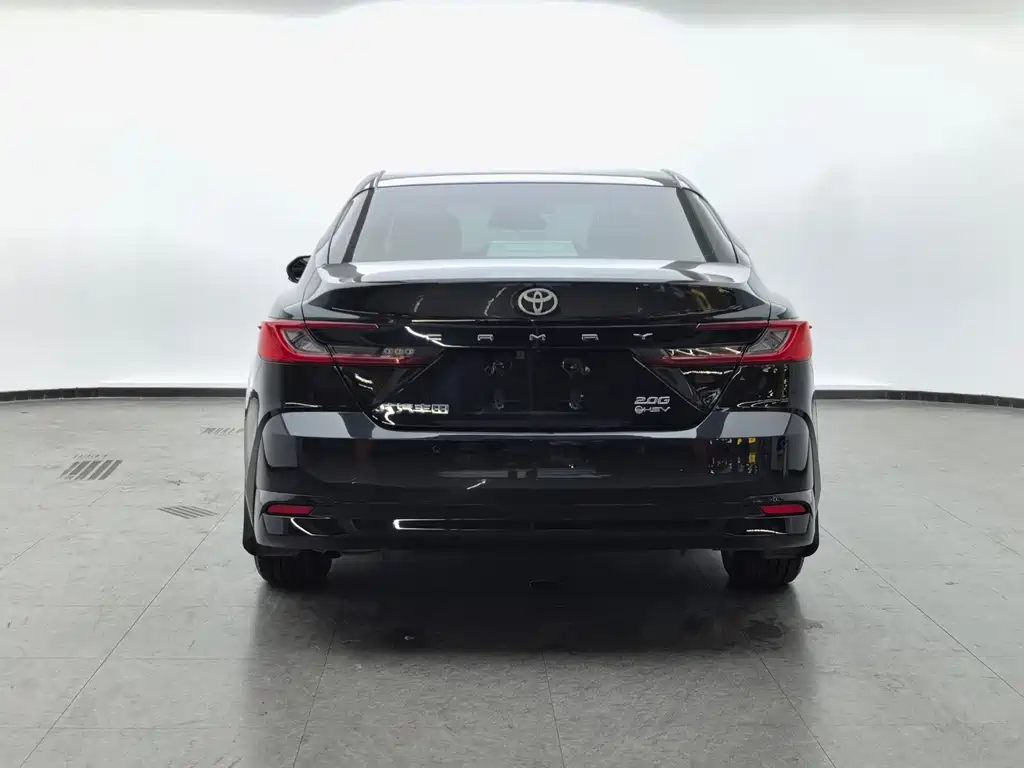 Toyota Camry — фото 5