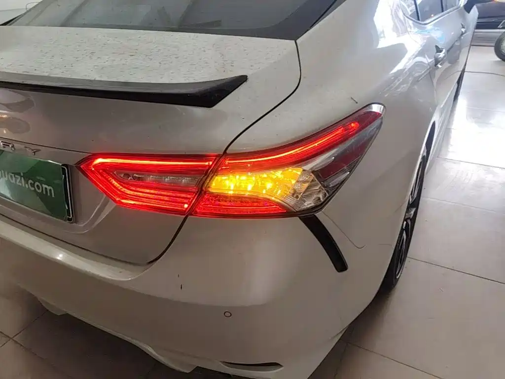Toyota Camry — фото 8