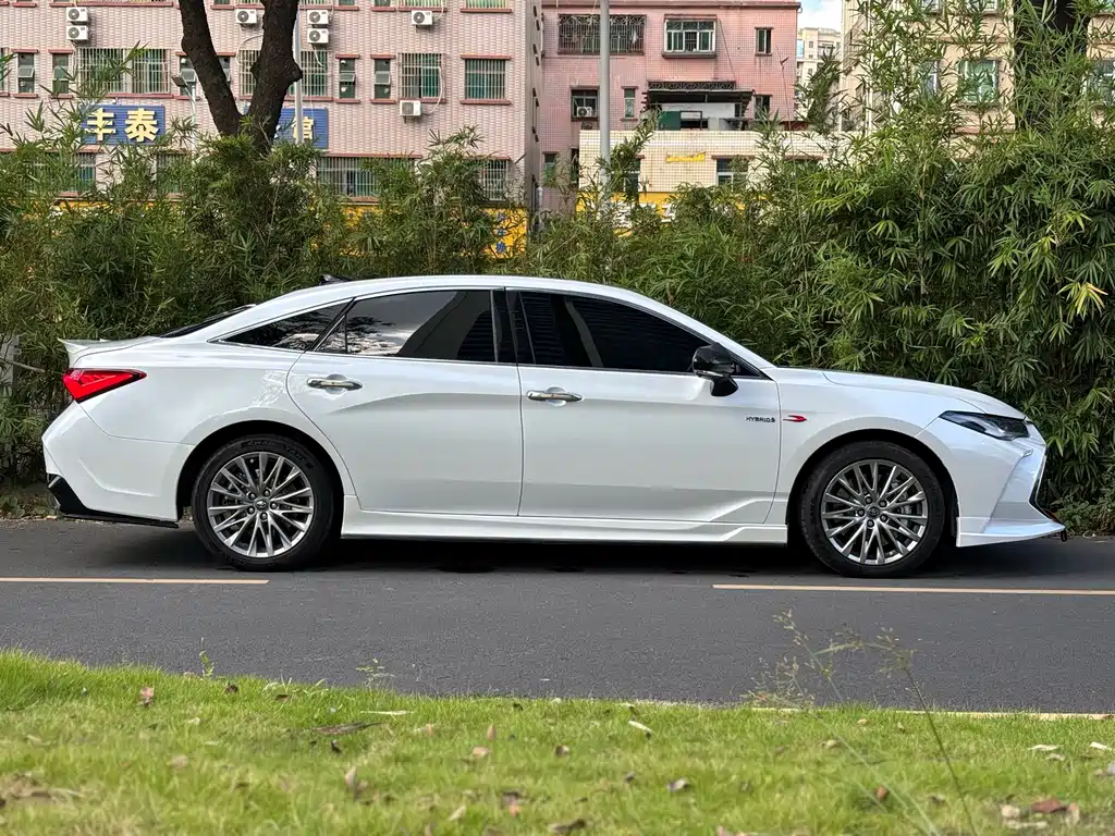 Toyota Avalon — фото 4