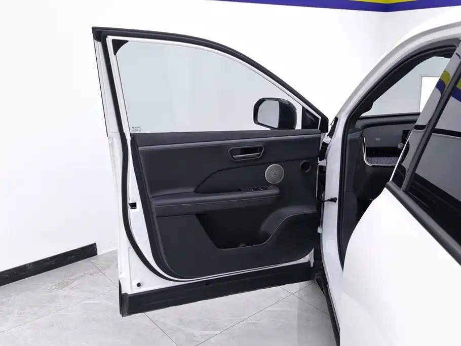 Toyota bZ3X — фото 7