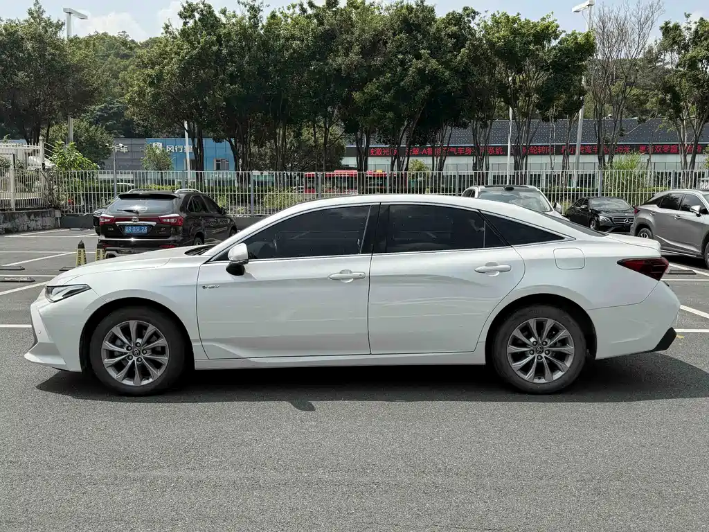 Toyota Avalon — фото 4