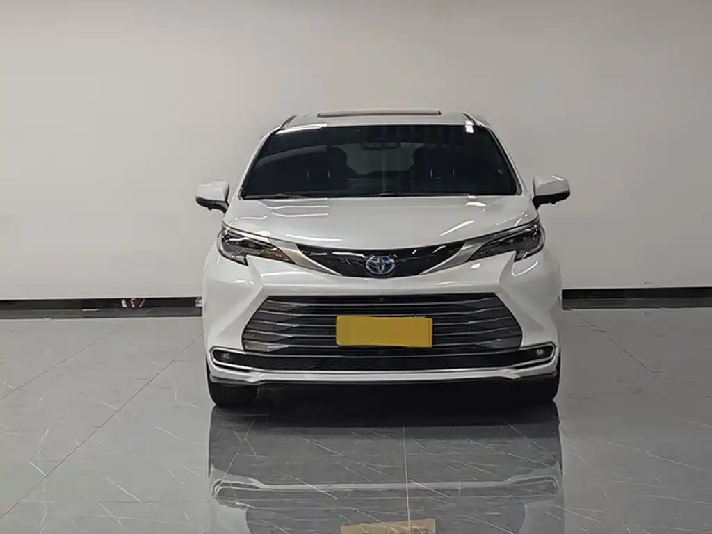 Toyota Sienna — фото 2