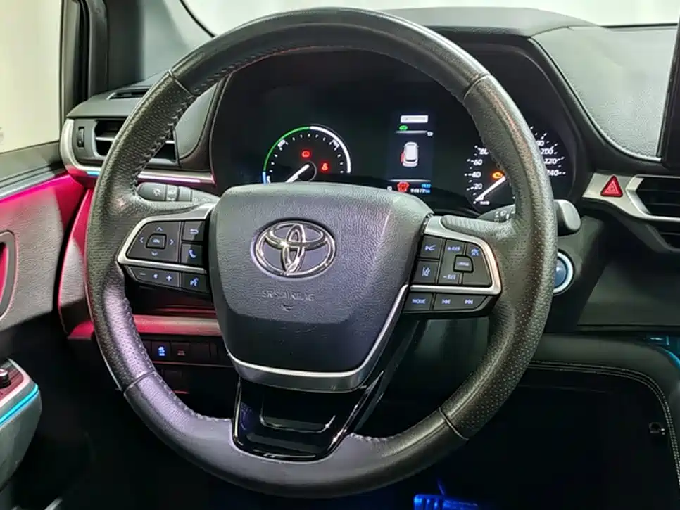 Toyota Sienna — фото 15