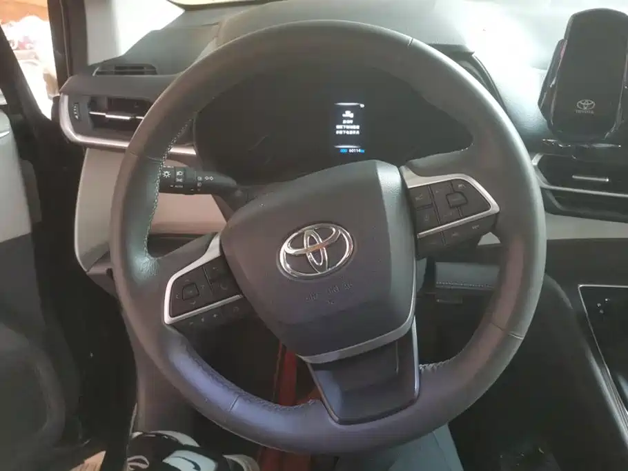 Toyota Granvia — фото 15