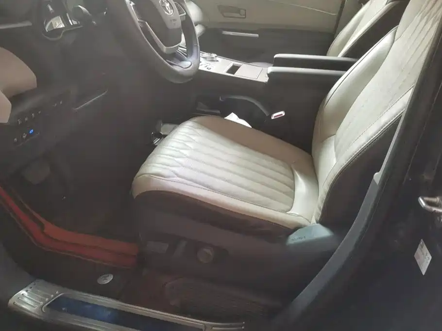 Toyota Granvia — фото 9