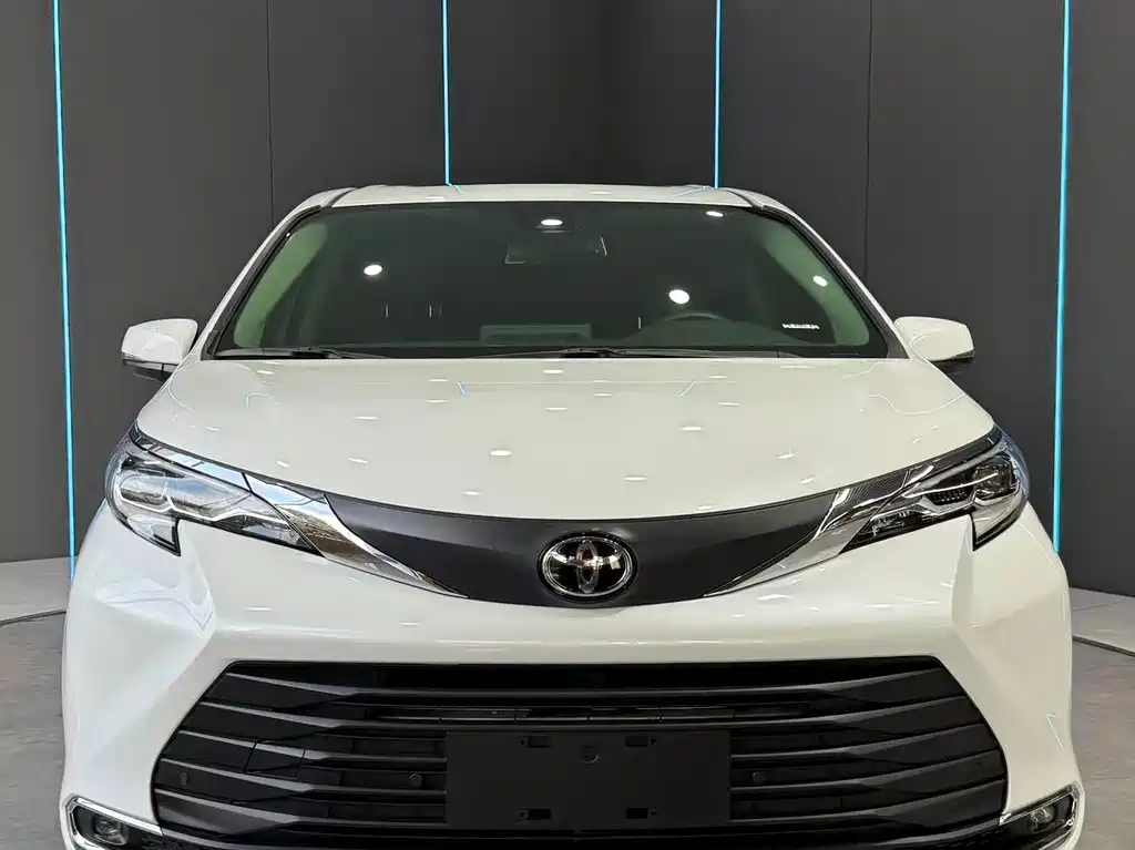 Toyota Sienna — фото 2