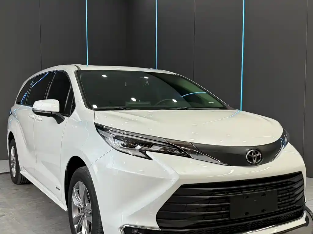 Toyota Sienna — фото 3