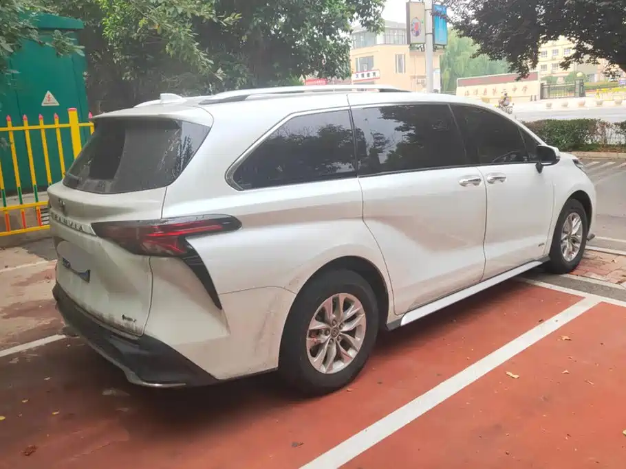 Toyota Granvia — фото 3