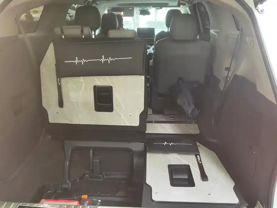 Toyota Granvia — фото 4