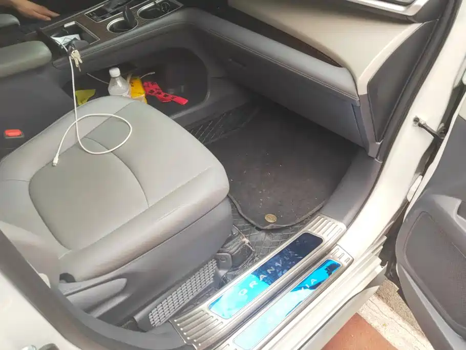 Toyota Granvia — фото 8