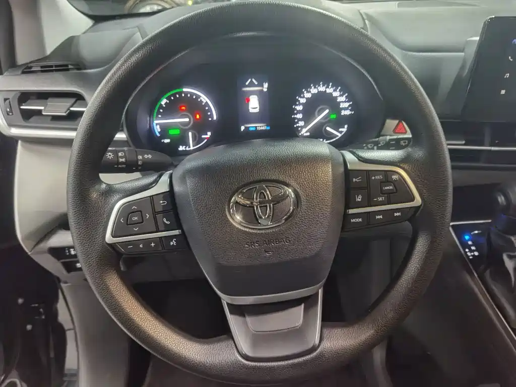 Toyota Granvia — фото 11