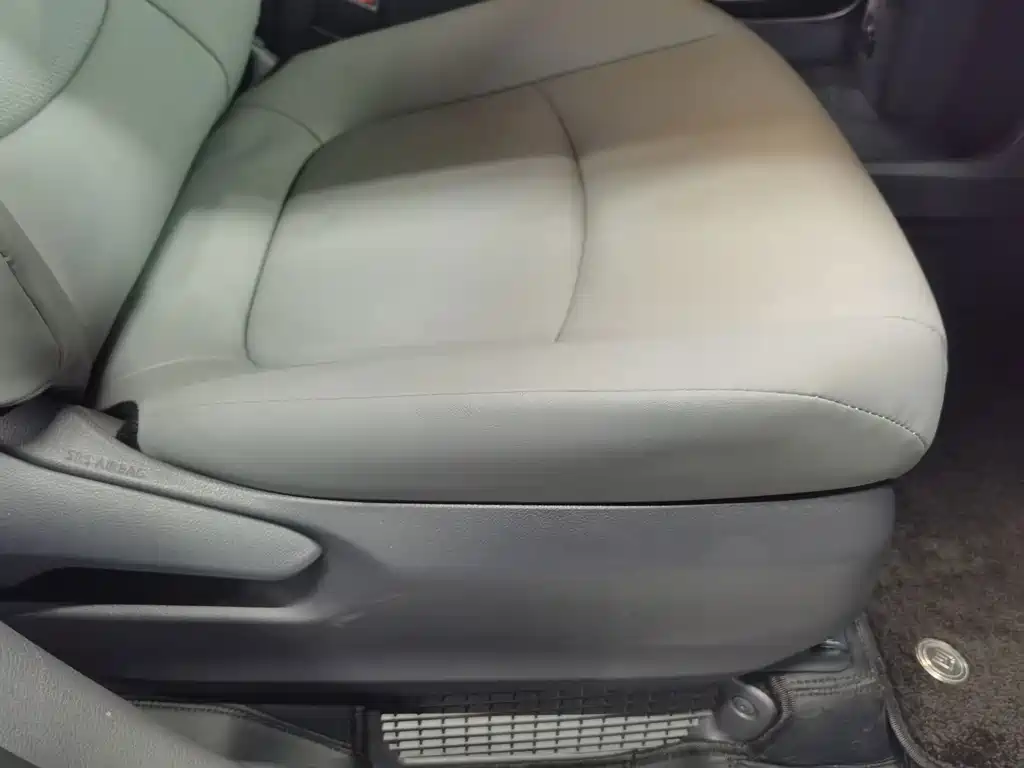 Toyota Granvia — фото 18