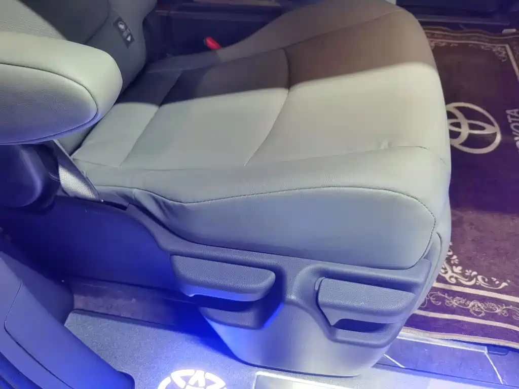 Toyota Granvia — фото 19