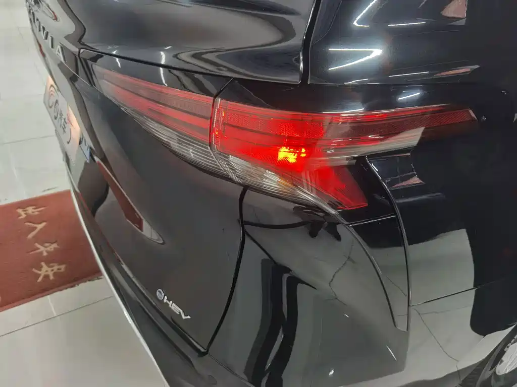 Toyota Granvia — фото 21