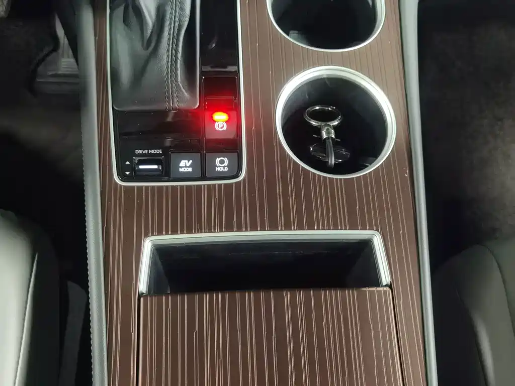 Toyota Granvia — фото 9