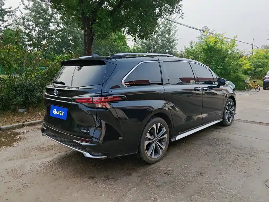 Toyota Granvia — фото 3