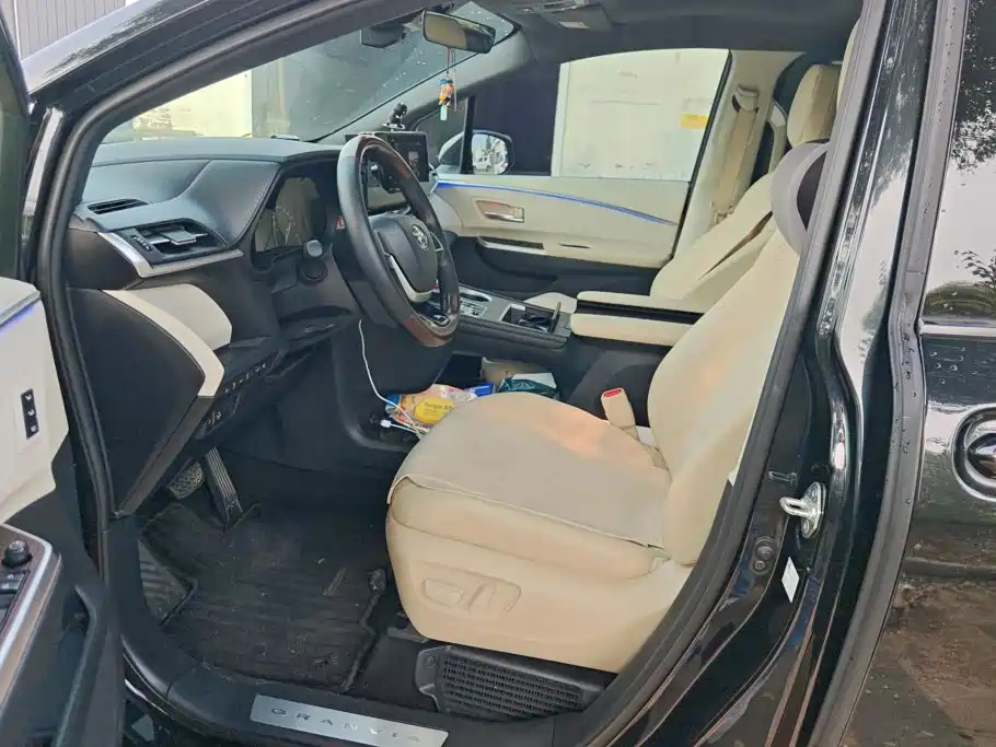 Toyota Granvia — фото 9