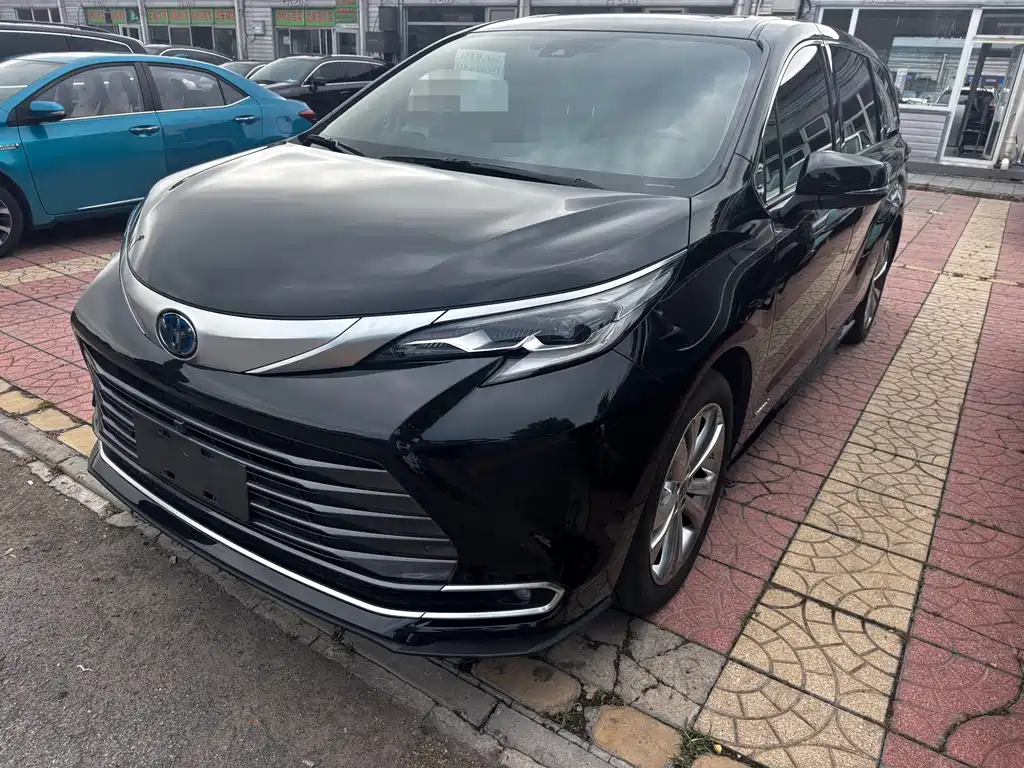 Toyota Sienna — фото 3