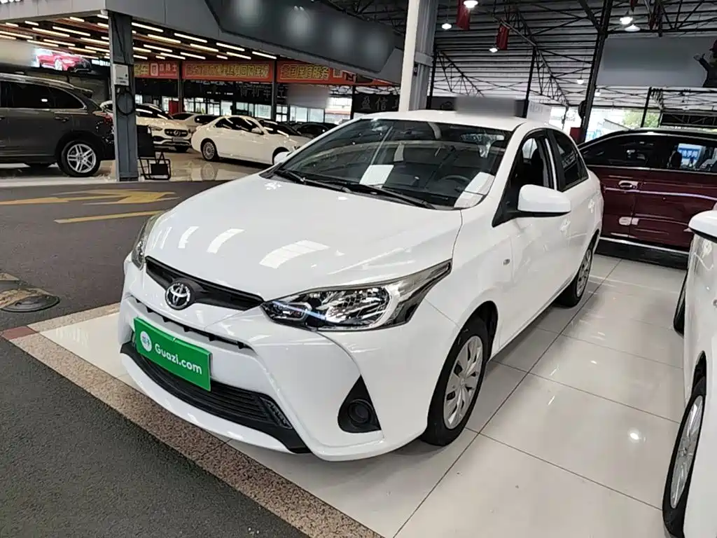 Toyota Yaris L — фото 2