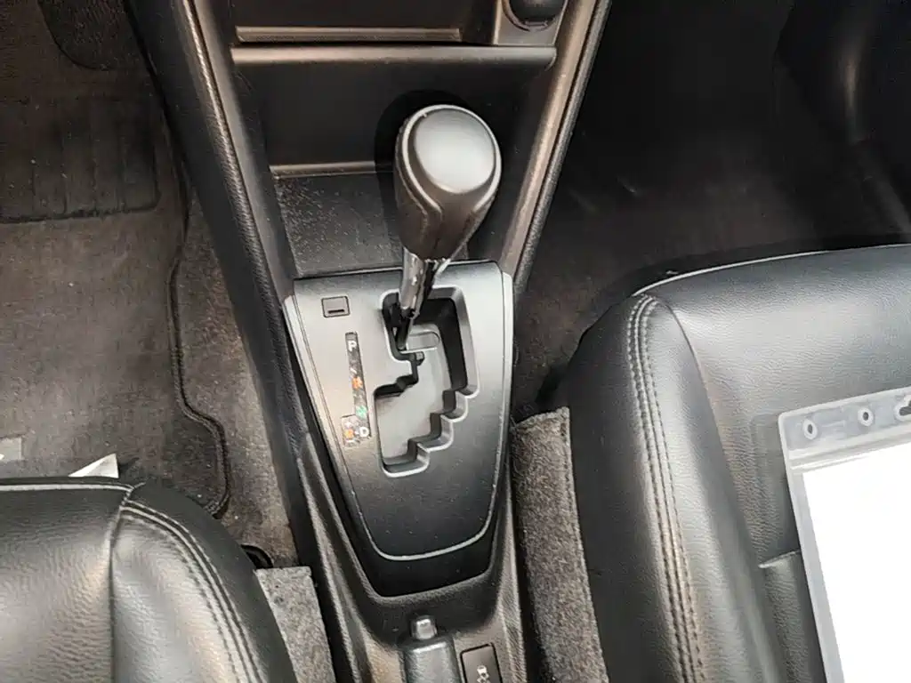 Toyota Yaris L — фото 14