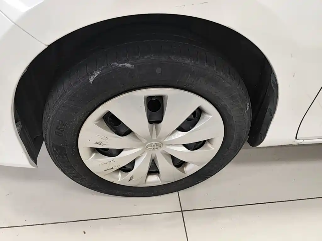 Toyota Yaris L — фото 23
