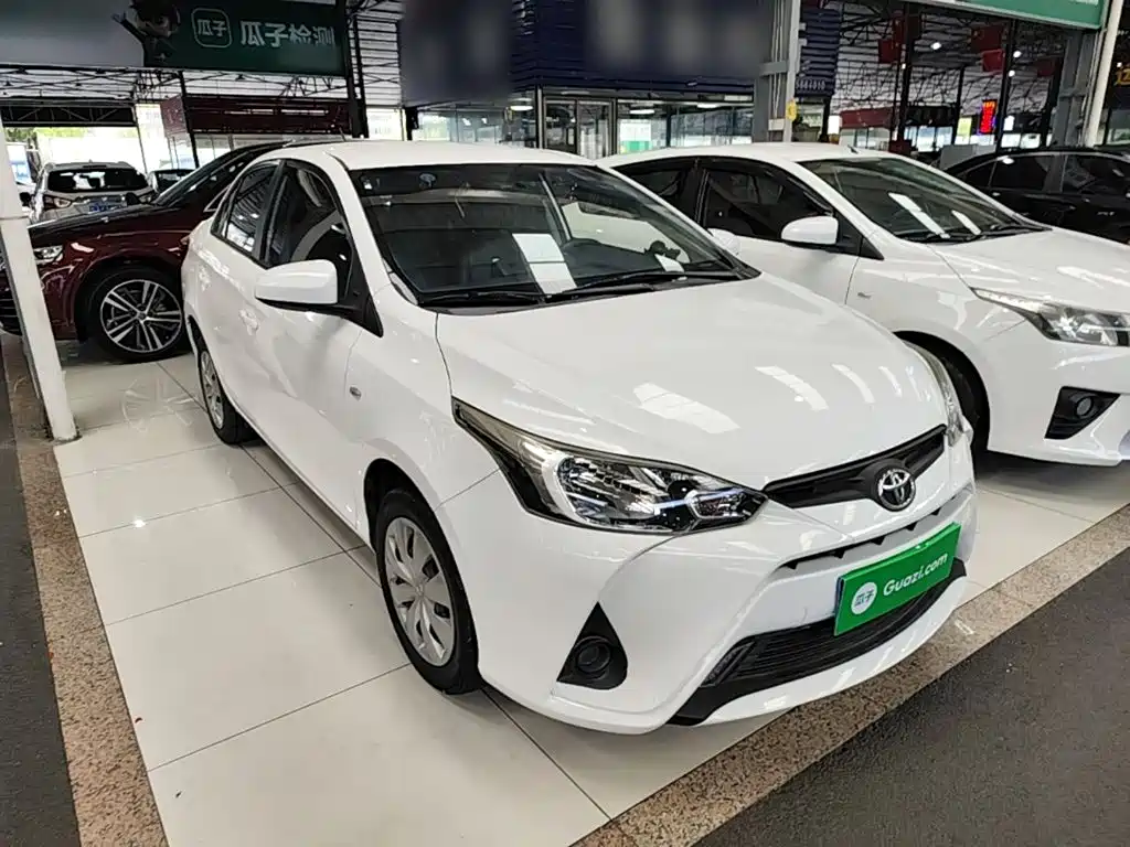 Toyota Yaris L — фото 4