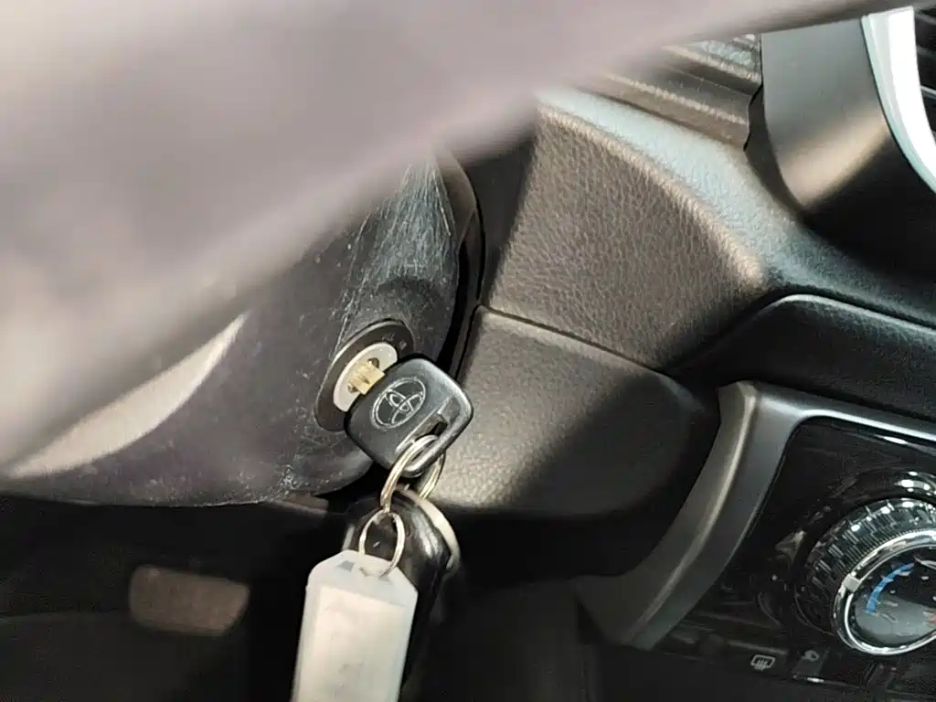 Toyota Yaris L — фото 9
