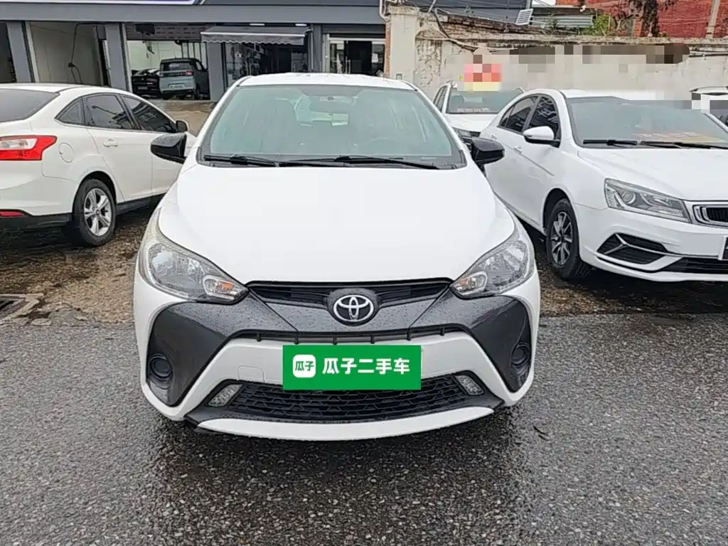 Toyota Yaris L — фото 3