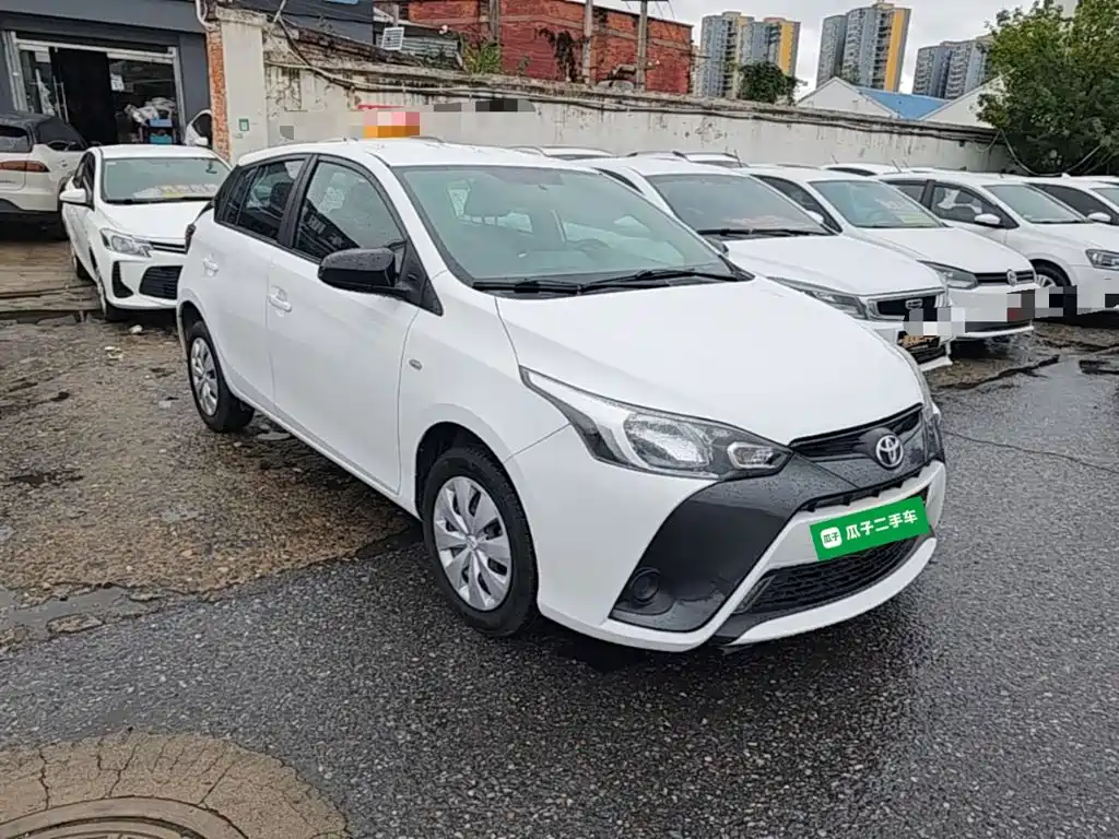 Toyota Yaris L — фото 4