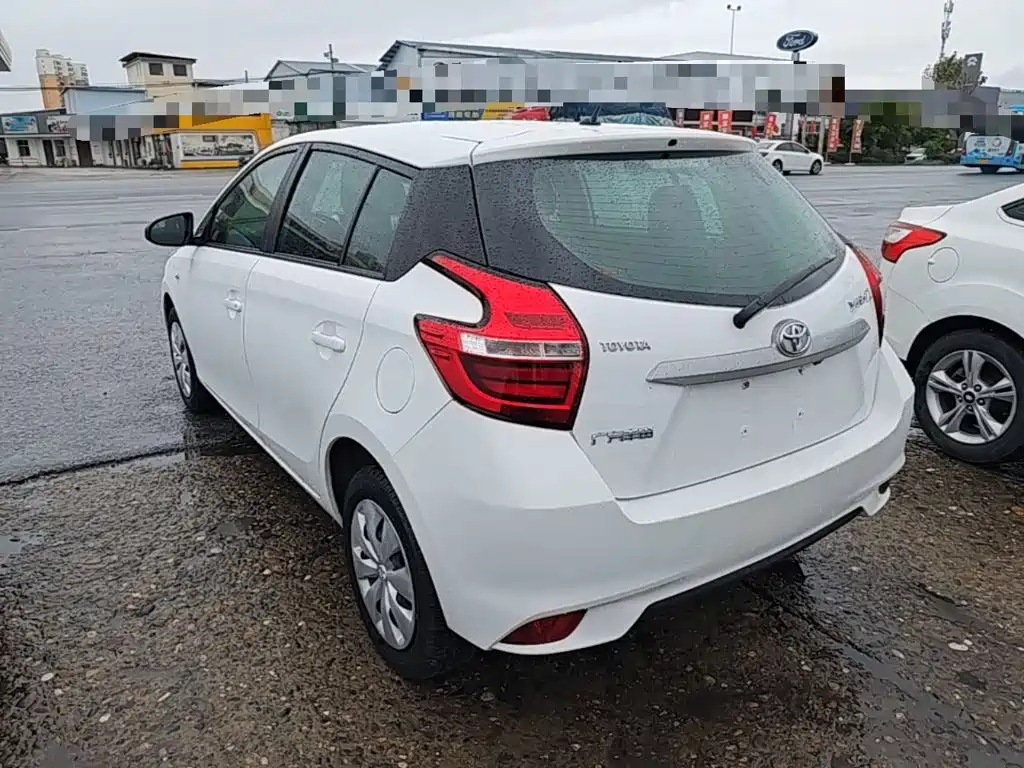 Toyota Yaris L — фото 5