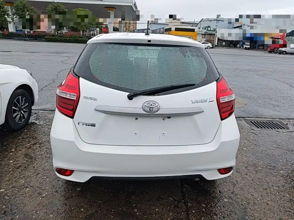 Toyota Yaris L — фото 6