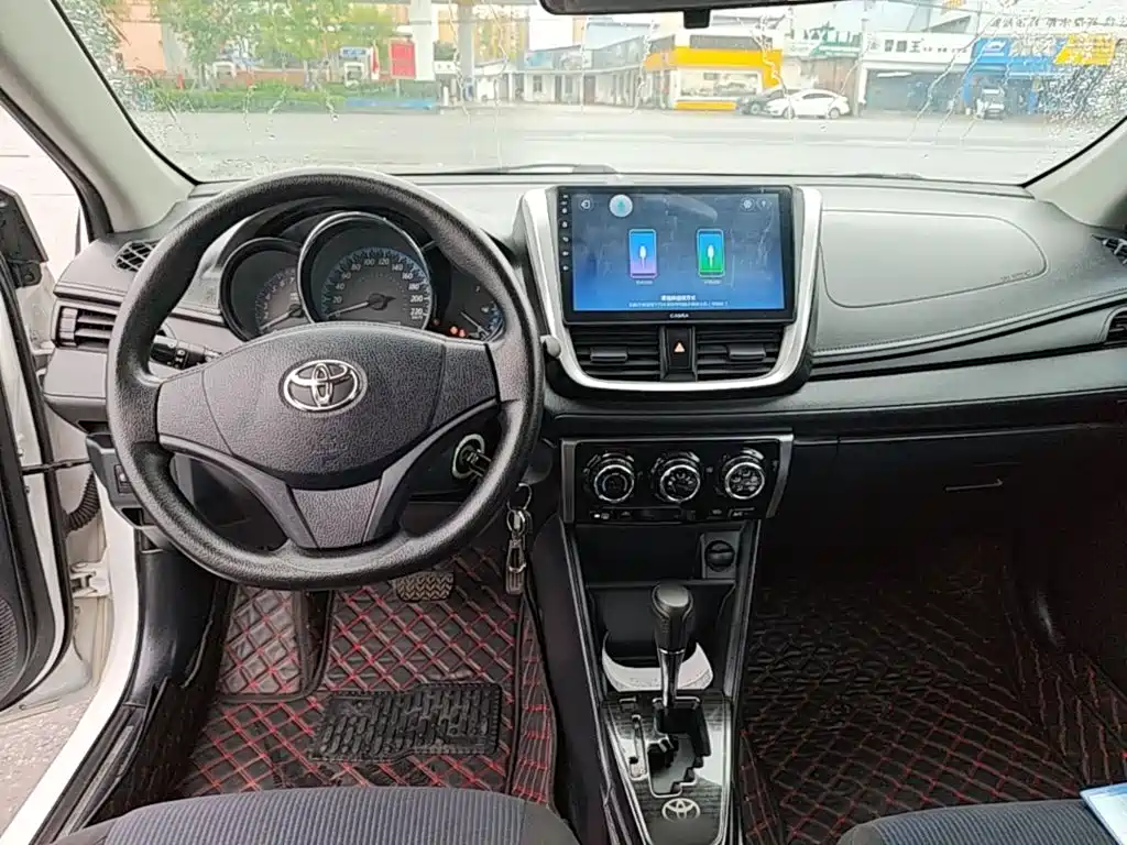 Toyota Yaris L — фото 10