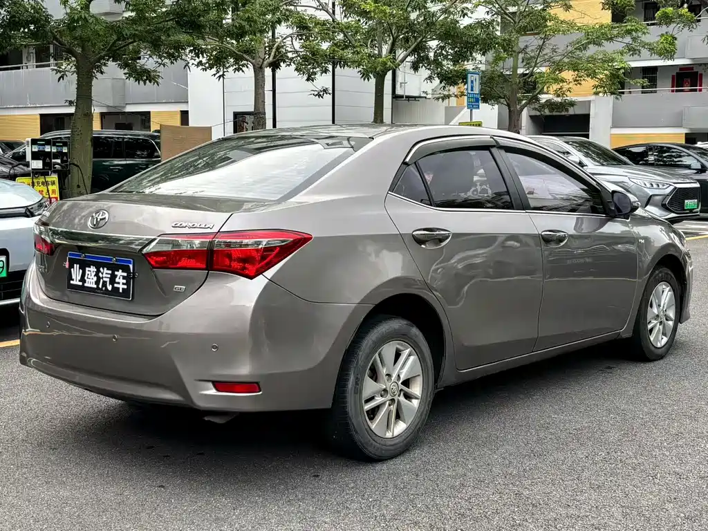Toyota Corolla — фото 3