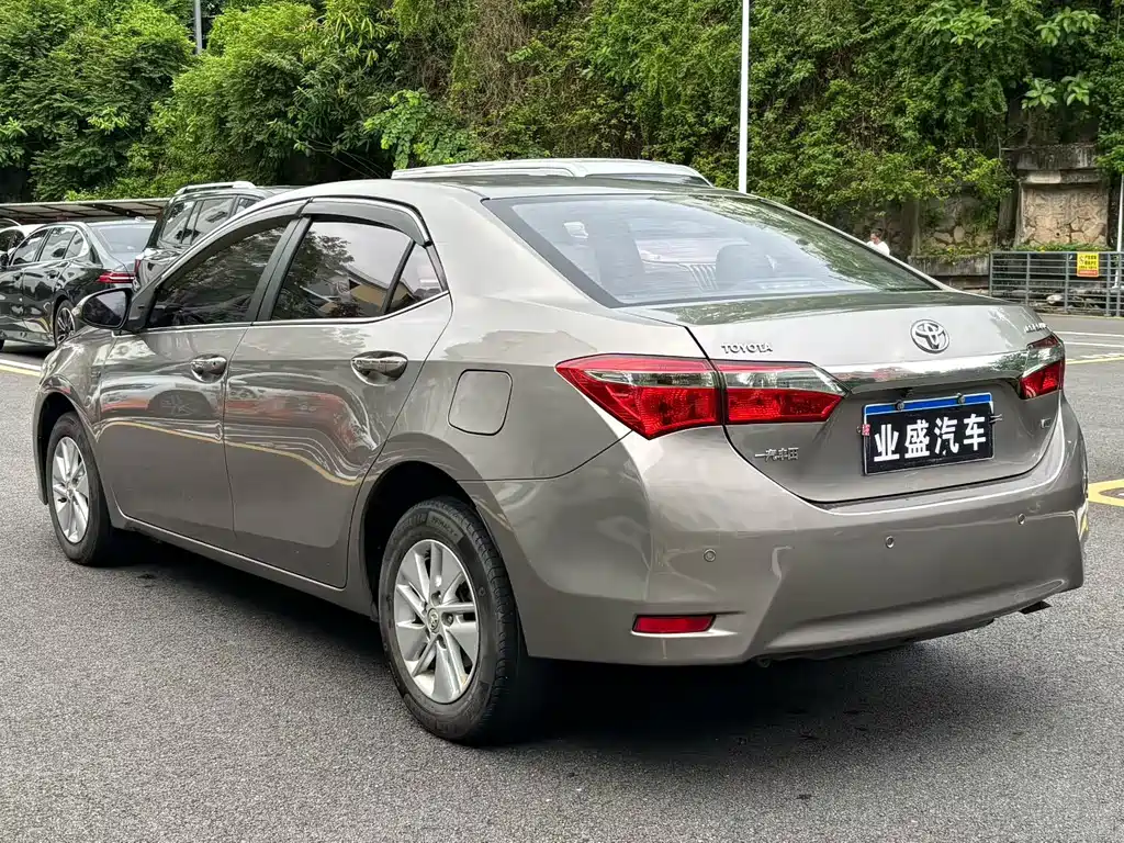 Toyota Corolla — фото 4