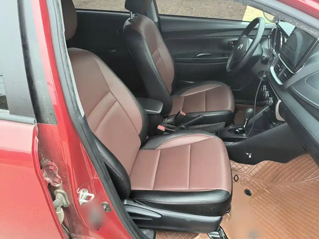 Toyota Yaris L — фото 21